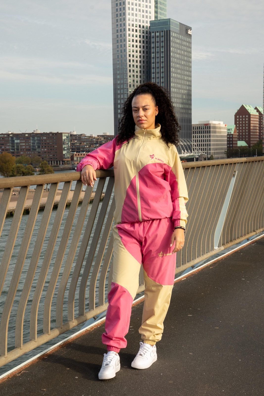 The Tracksuit Beige & Roze
