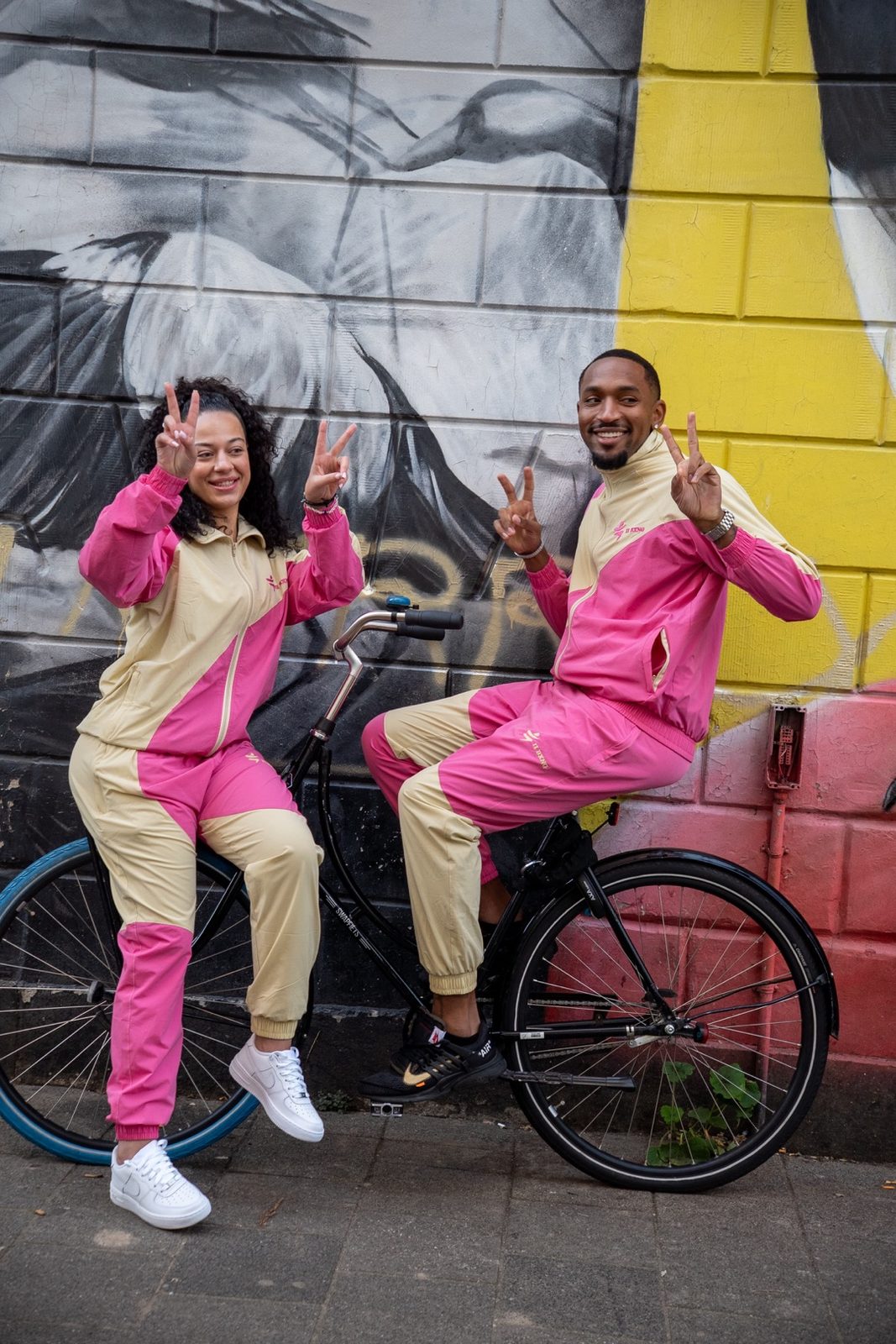 IIBXNG Beige & Roze tracksuits, Rotterdam