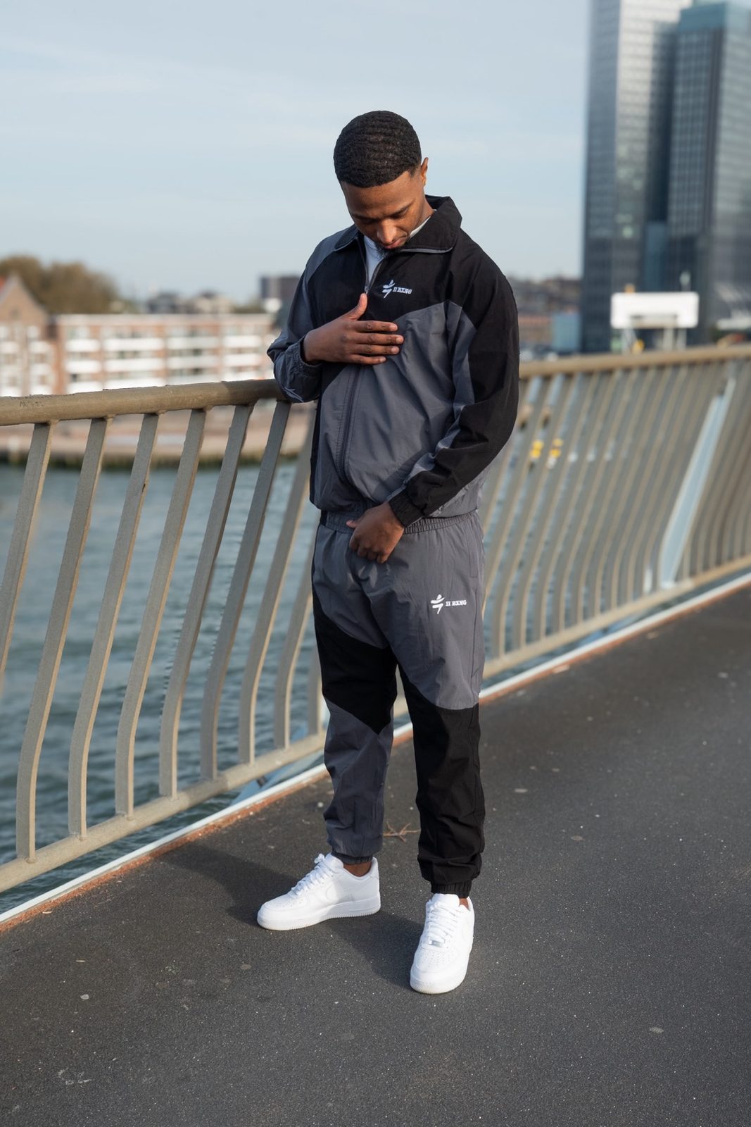 The Tracksuit Zwart & Grijs